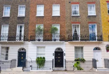Major lender pulls out of mortgage market