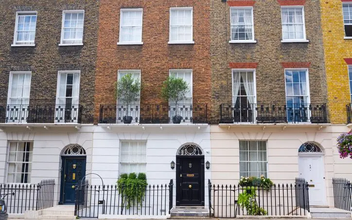 Major lender pulls out of mortgage market