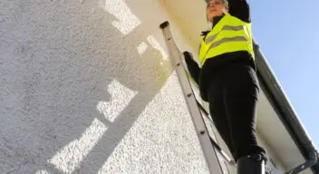 what does a surveyor do