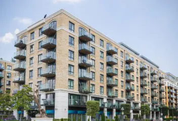 London flat prices slump £19,000 in a year