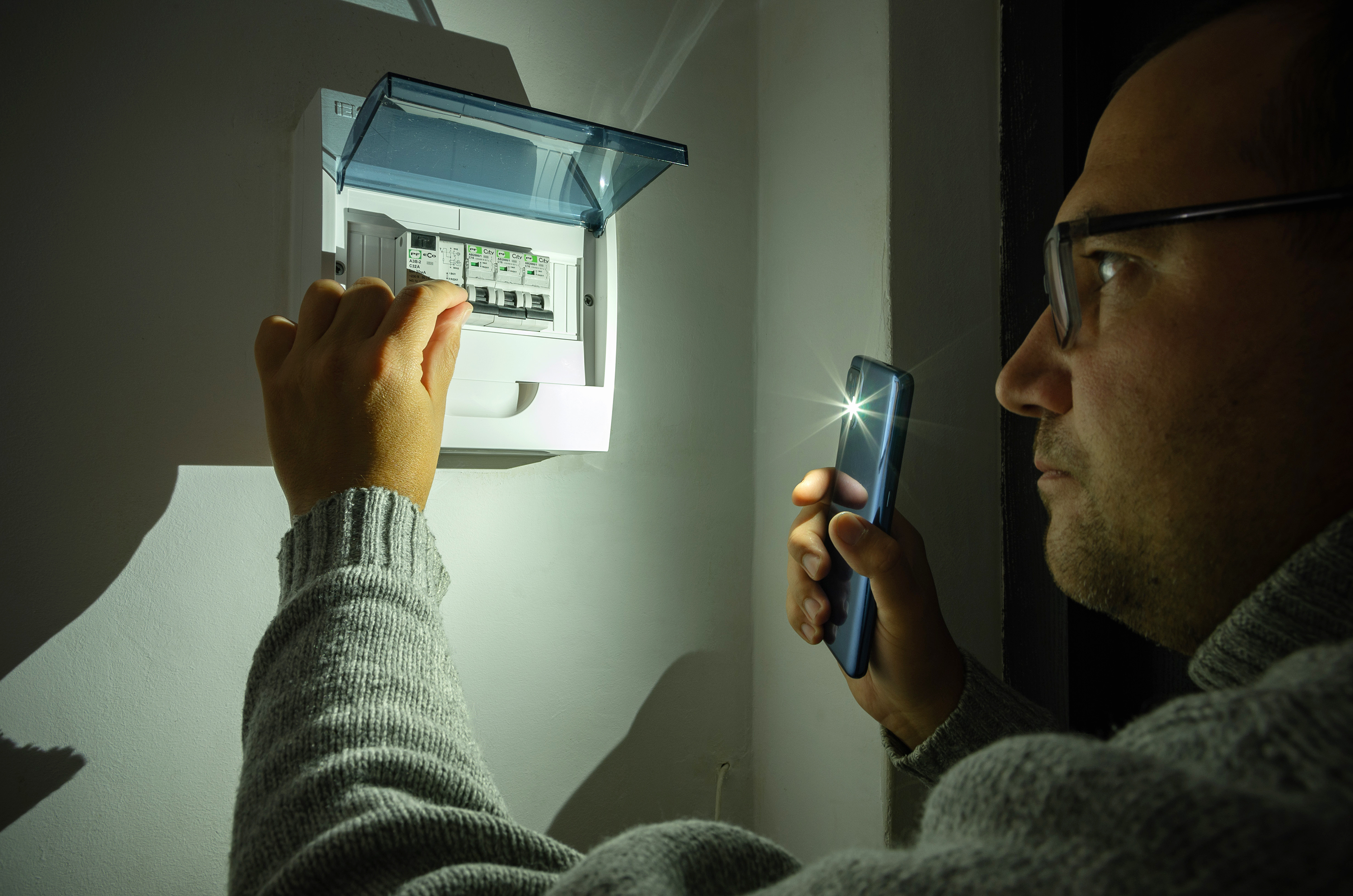 Power Cut Computer What To Do In A Power Cut: 6 Essential Steps - HomeOwners Alliance